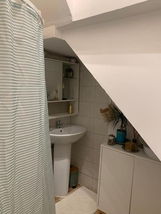Apartment Jolie Studette Avec Patio Style Cabanon